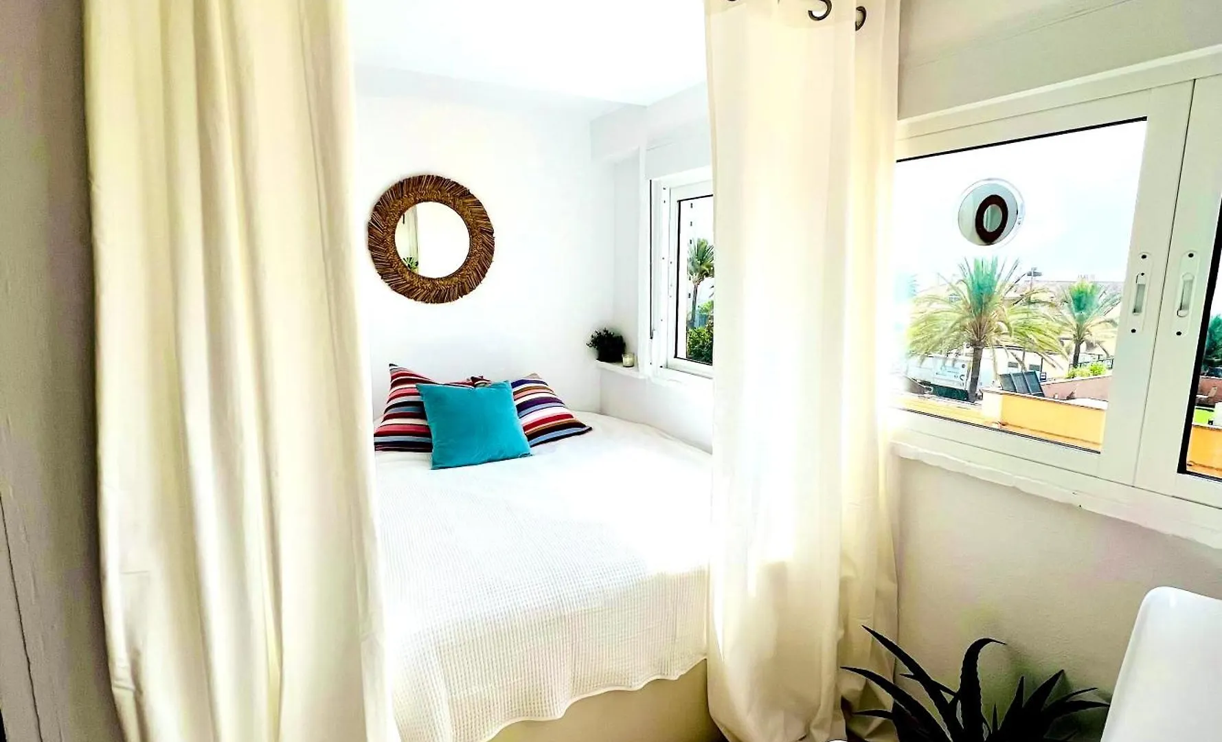Casa vacanze Penthouse Apartment In Benalmadena Costa, Beach - Seaview - Pool - 40M2 Private Terrace - One Bedroom - Sleeping Alcove