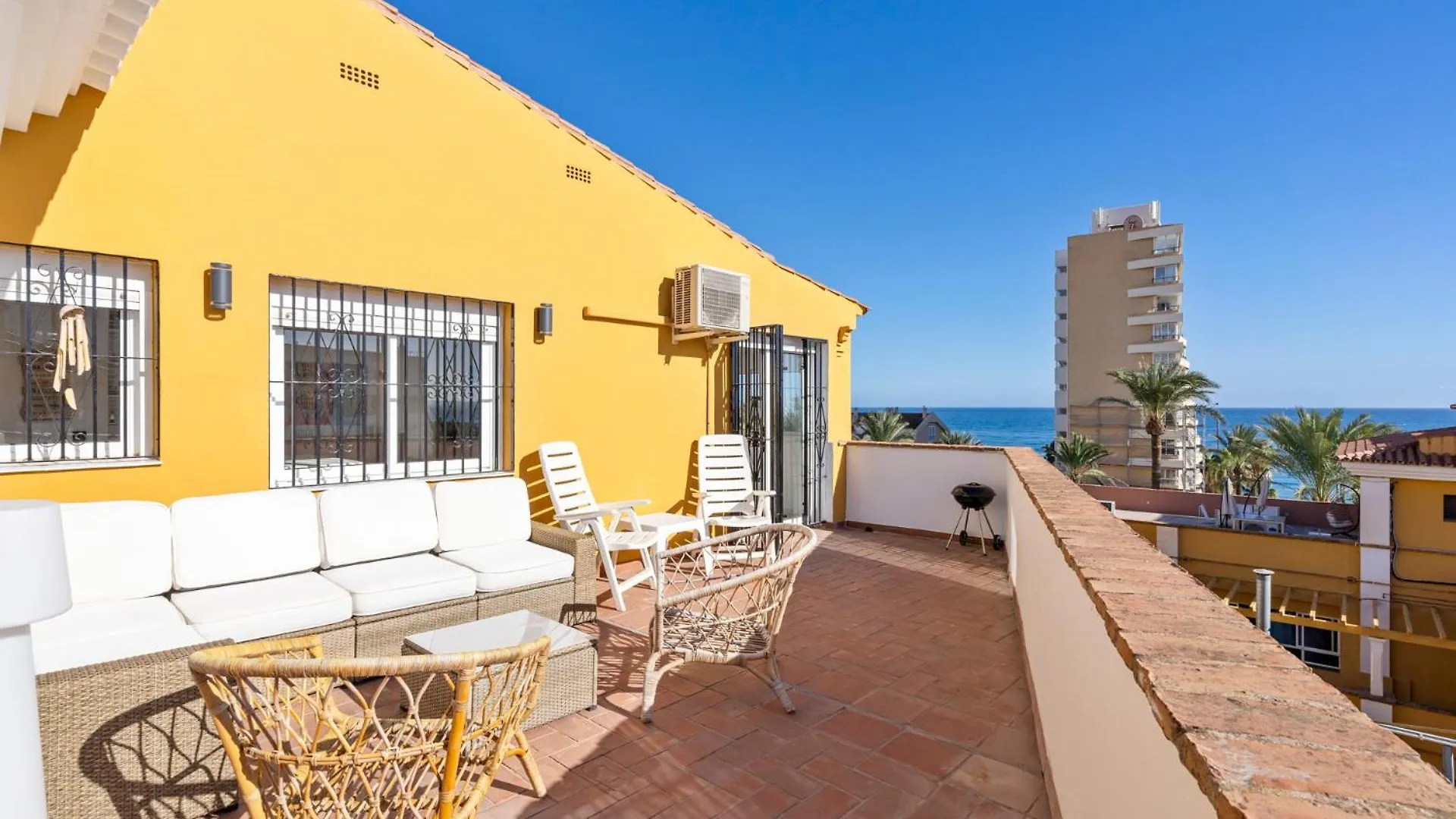 Casa vacanze Penthouse Apartment In Benalmadena Costa, Beach - Seaview - Pool - 40M2 Private Terrace - One Bedroom - Sleeping Alcove Spagna