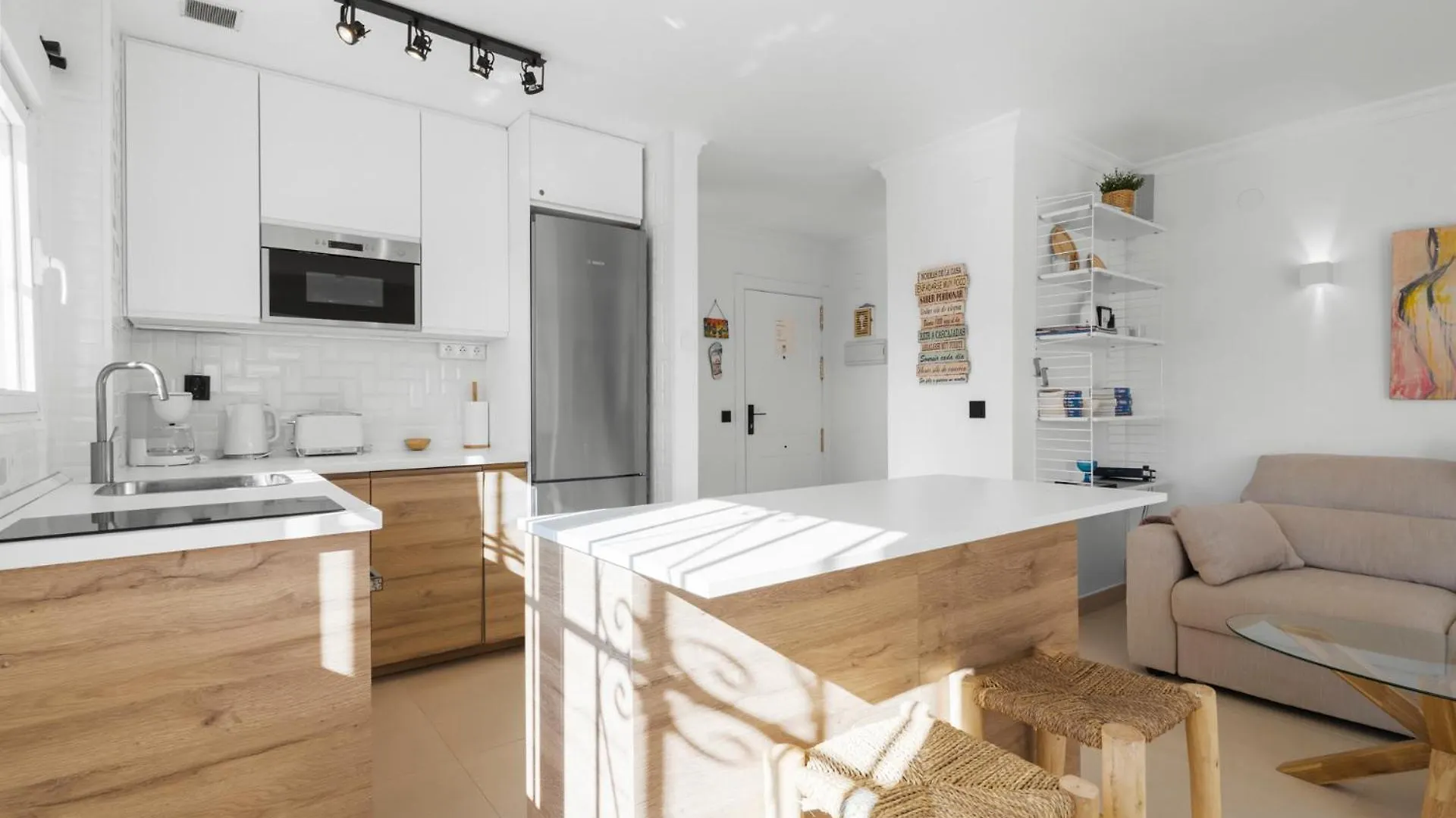 Penthouse Apartment In Benalmadena Costa, Beach - Seaview - Pool - 40M2 Private Terrace - One Bedroom - Sleeping Alcove إسبانيا