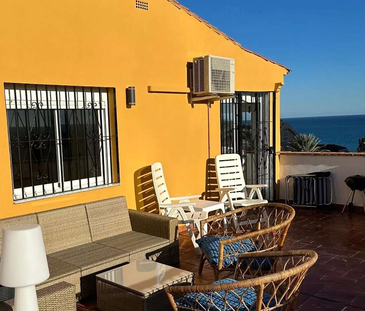 Penthouse Apartment In Benalmadena Costa, Beach - Seaview - Pool - 40M2 Private Terrace - One Bedroom - Sleeping Alcove 0*,  Spagna
