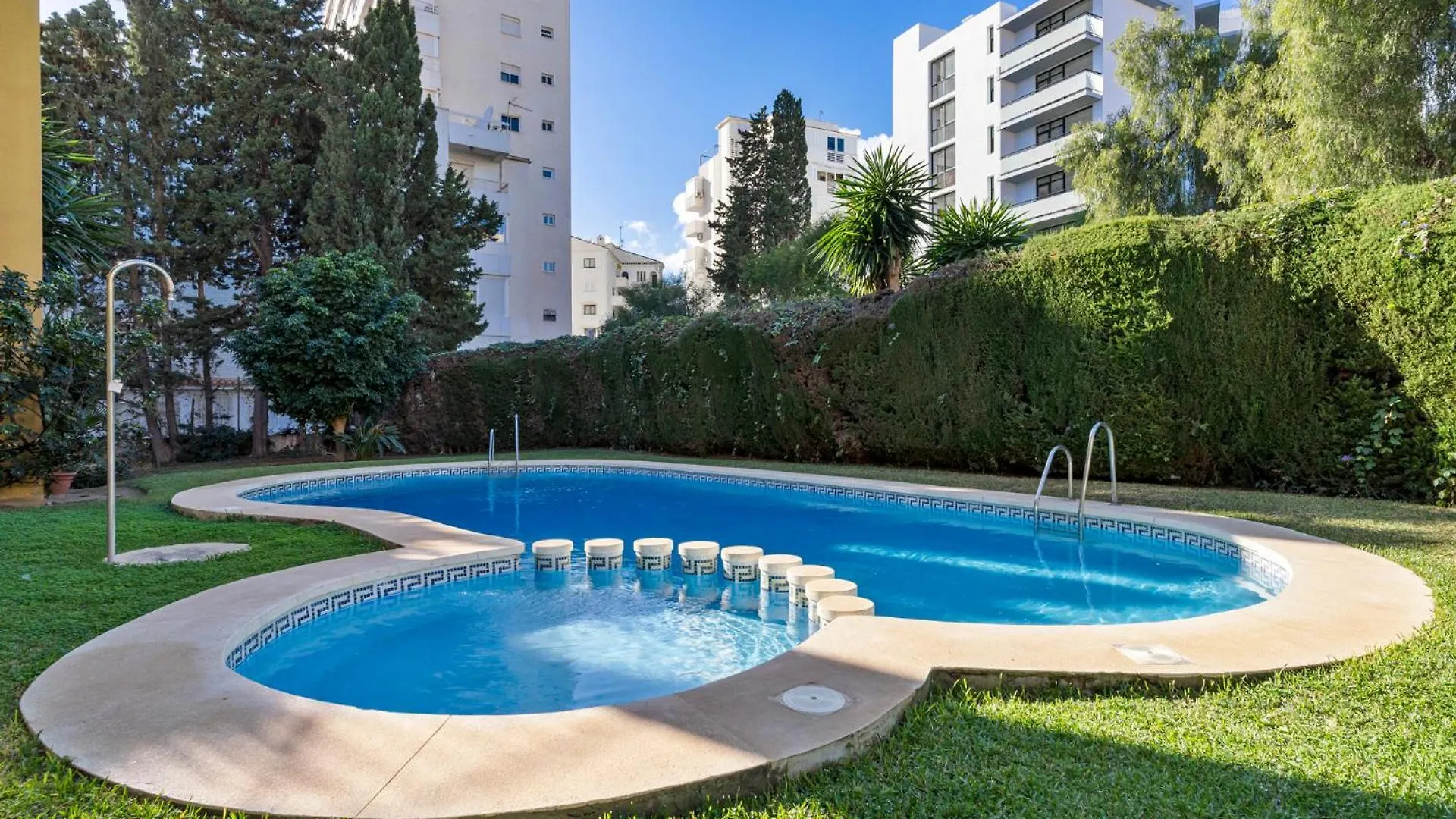 Penthouse Apartment In Benalmadena Costa, Beach - Seaview - Pool - 40M2 Private Terrace - One Bedroom - Sleeping Alcove Casa vacanze