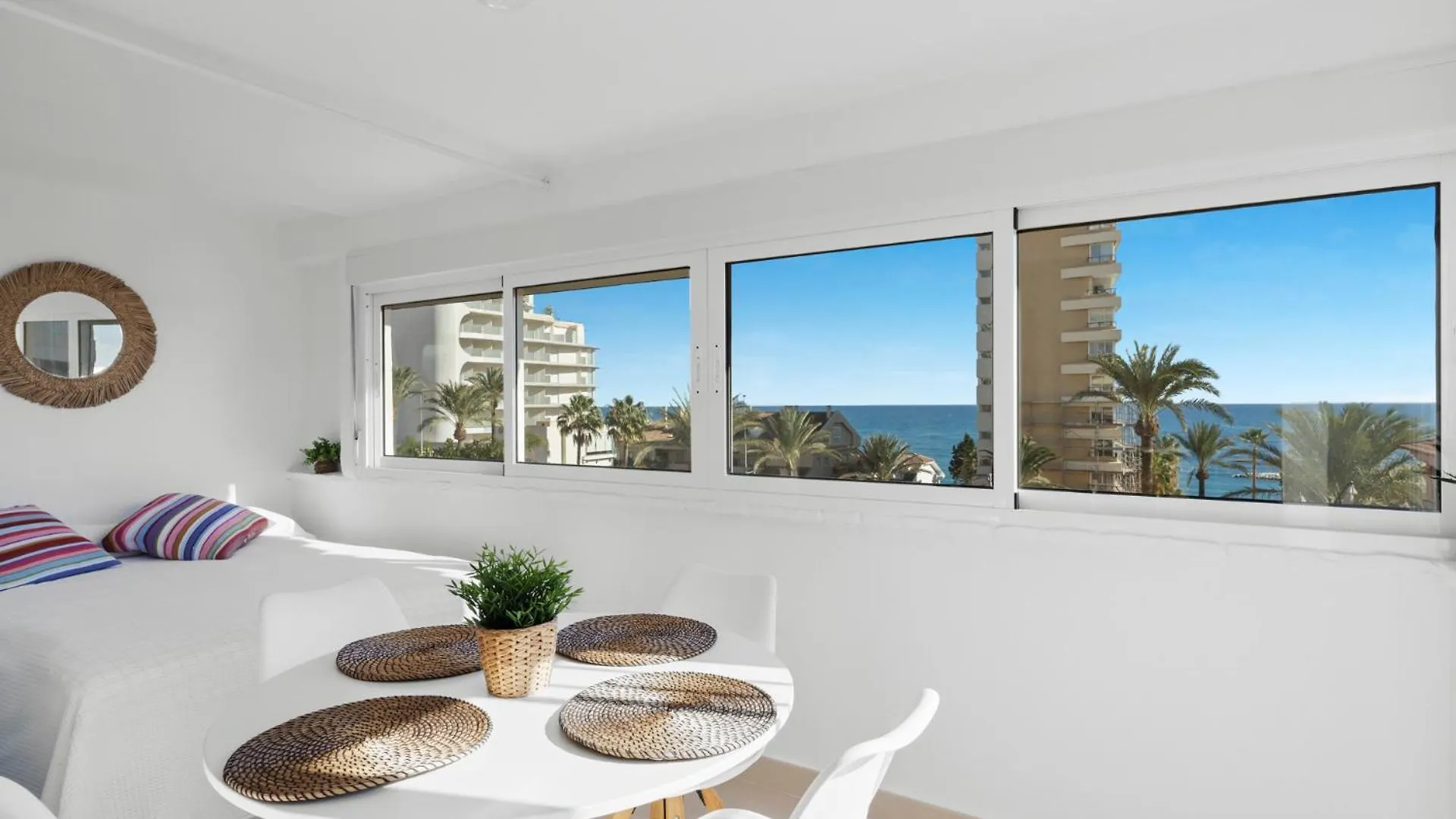 Penthouse Apartment In Benalmadena Costa, Beach - Seaview - Pool - 40M2 Private Terrace - One Bedroom - Sleeping Alcove Casa vacanze