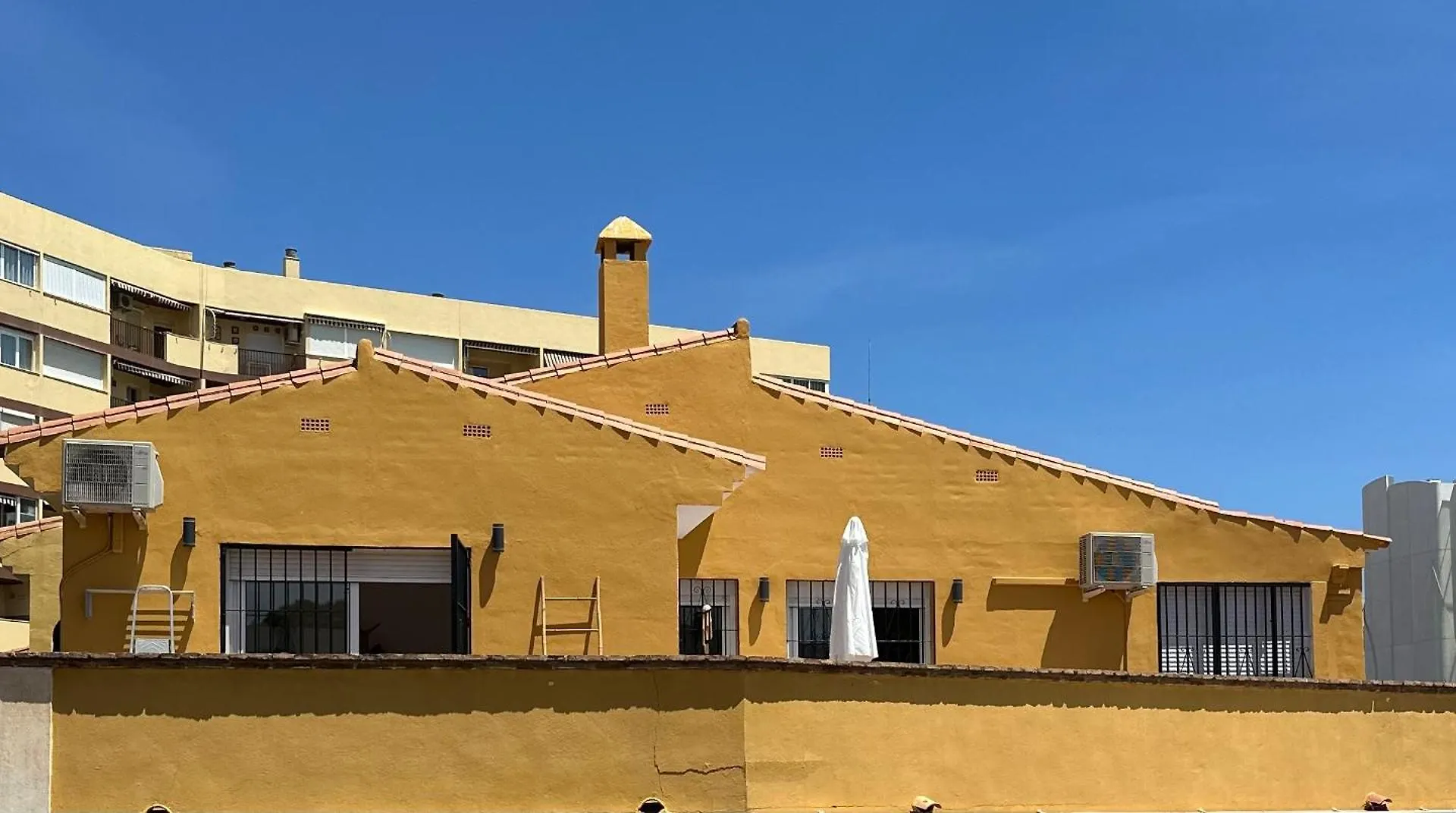 Casa vacanze Penthouse Apartment In Benalmadena Costa, Beach - Seaview - Pool - 40M2 Private Terrace - One Bedroom - Sleeping Alcove