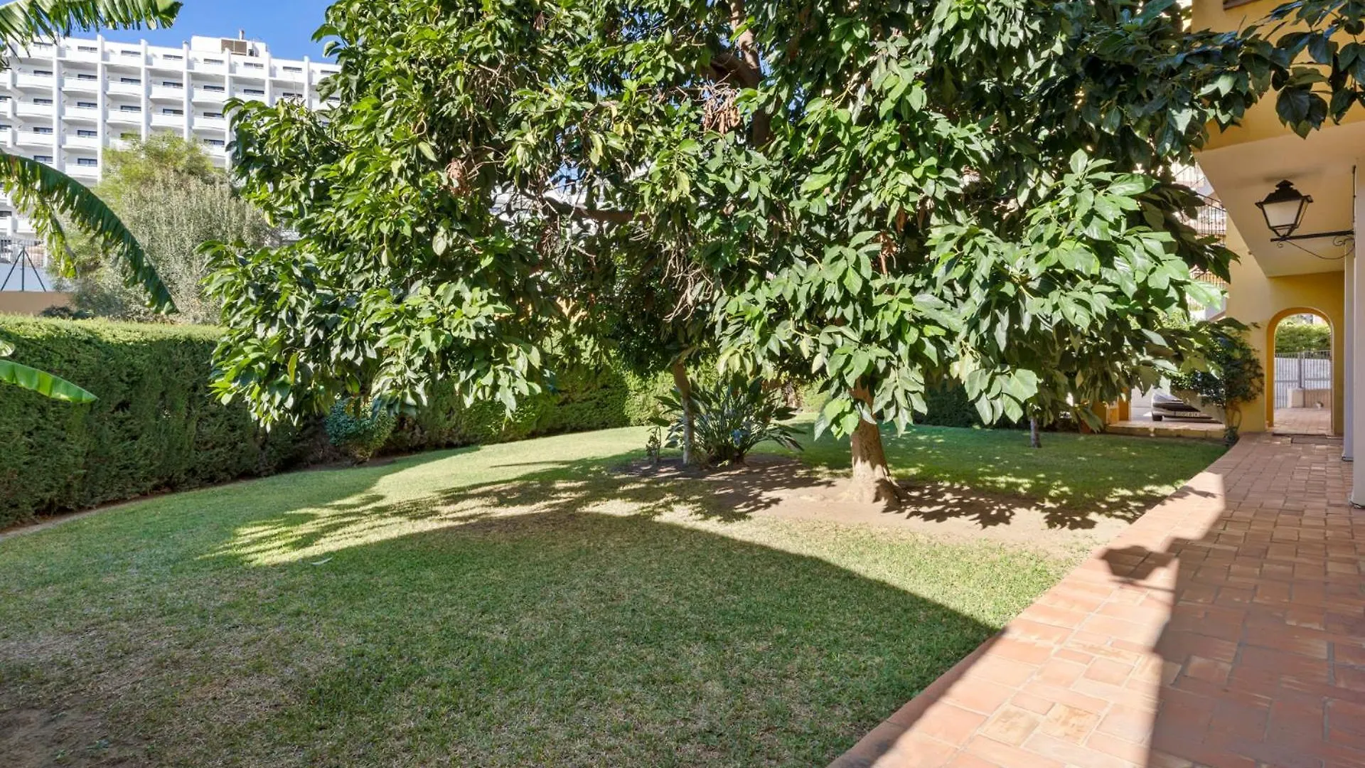 Penthouse Apartment In Benalmadena Costa, Beach - Seaview - Pool - 40M2 Private Terrace - One Bedroom - Sleeping Alcove بيت للعطل